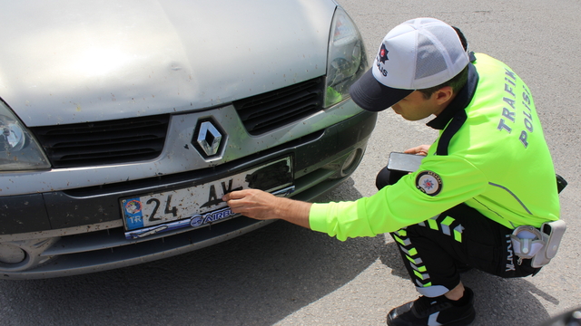Plakasını bantla kapattı, polise yakalanınca; 'Cenazem var' dedi