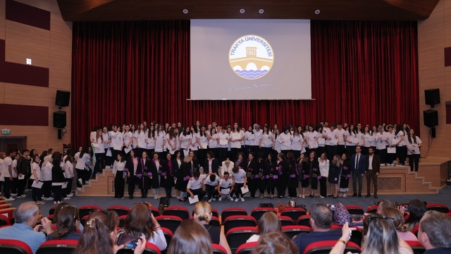 Trakya Üniversitesinde Hemşirelik Haftası kapsamında forma giyme töreni düzenlendi