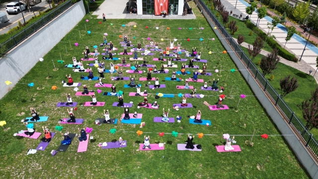 Çankırı'da Anneler Günü'ne özel "Açık Hava Omurga Egzersiz Atölyesi" düzenlendi