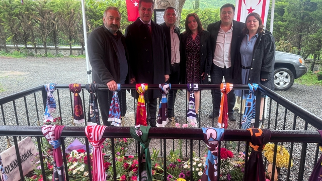 CHP Erzincan Milletvekili Sarıgül, Volkan Konak'ın kabrini ziyaret etti