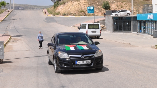 Mardin'de bir hayırsever Filistinlilere destek için arabasını bağışladı