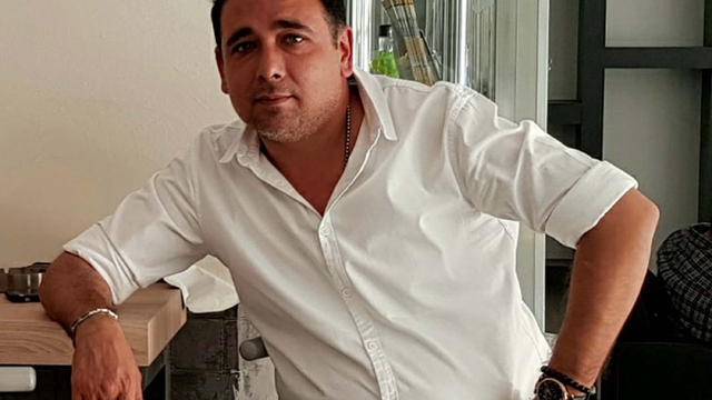 Otomobile çarpan motosikletin sürücüsü öldü; kaza kamerada