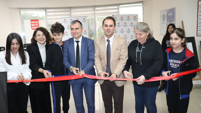 Ünye'de öğrencilerden "Sağlık" temalı resim sergisi