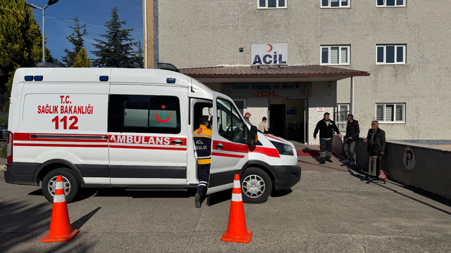 Bartın'da tarihi geçmiş şekerlemeleri yiyen 17 öğrenci, gıda zehirlenmesi şüphesiyle tedaviye alındı