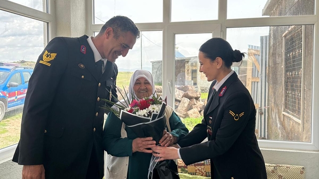 Bitlis'te jandarma ekiplerinden şehit annelerine ziyaret