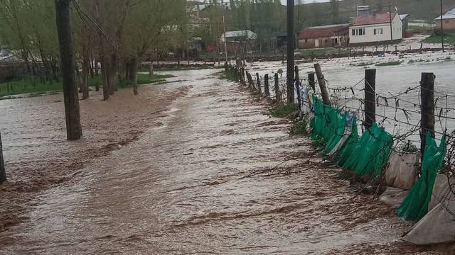 Sivas'ta sağanak sele neden oldu