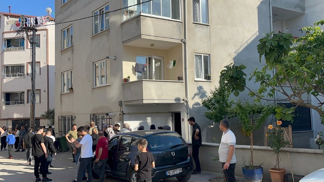 'Çöp atma' tartışması kılıç ve sopalı kavgaya dönüştü: 3 yaralı