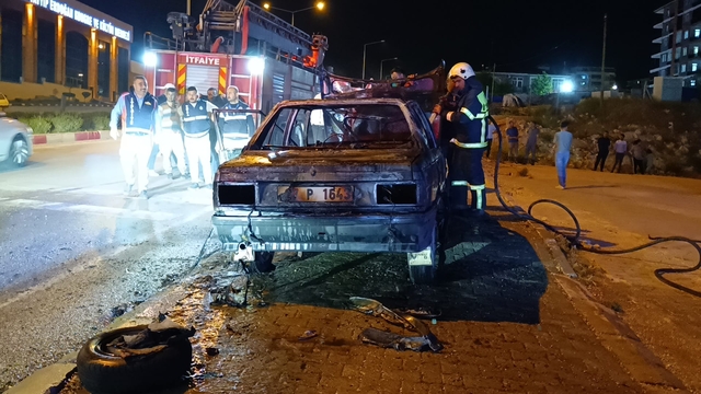 Alkollü sürücü otomobilini yaktı