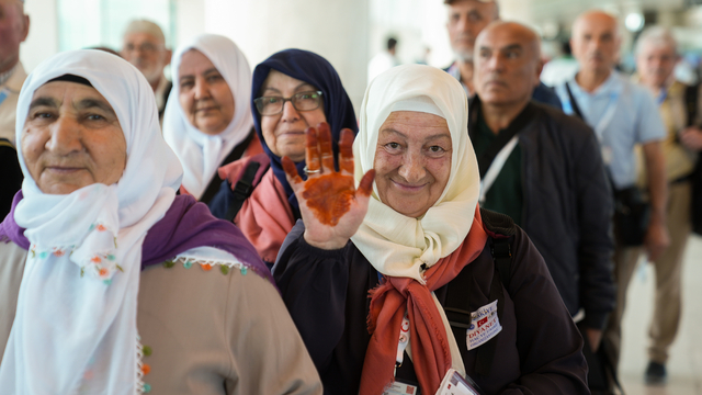 Suudi Arabistan'ın Ankara Büyükelçisi Abu Al-Nasr, Esenboğa'da hacı adaylarını uğurladı