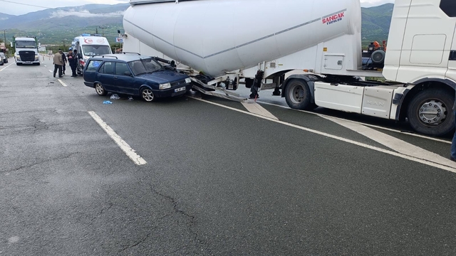 Malatya'da tırla çarpışan otomobilin sürücüsü yaralandı
