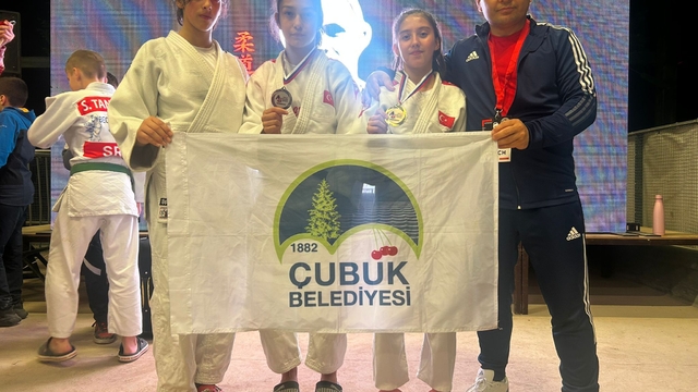 Çubuklu sporculardan Slovenya'da 1'i altın 3 madalya