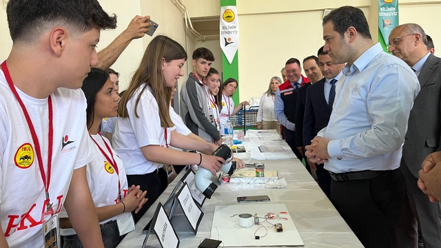 Hayrabolu'da TÜBİTAK 4006 Bilim Fuarı açıldı