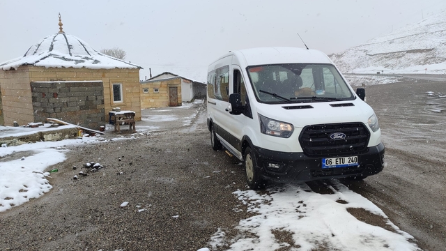 Bayburt'un yüksek kesimlerinde kar etkili oldu
