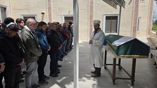 Motosiklet kazasında ölen eski futbolcu toprağa verildi