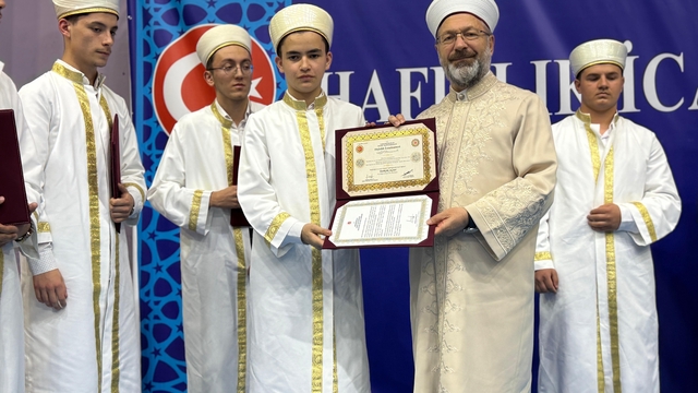 Erbaş: Kur'an dışında hiçbir kitaba baştan sona ezberlenmek nasip olmadı