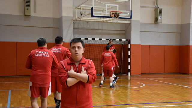 Trabzon'da Down Sendromlular Basketbol Milli Takımı ile üniversite öğrencileri maç yaptı