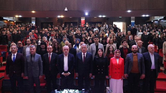 Trabzon'da Özdemir Bayraktar anısına düzenlenen münazara tamamlandı