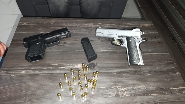 İzmir'de bir kişi, ağabeyinin iş yerini kurşunladığı iddiasıyla tutuklandı