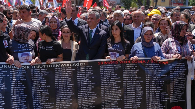 CHP Genel Başkanı Özel, Soma'da maden işçilerini anma programlarına katıldı: