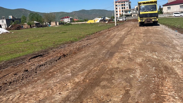 Güroymak'ta yeni imar yolu açma ve altyapı çalışmaları sürüyor