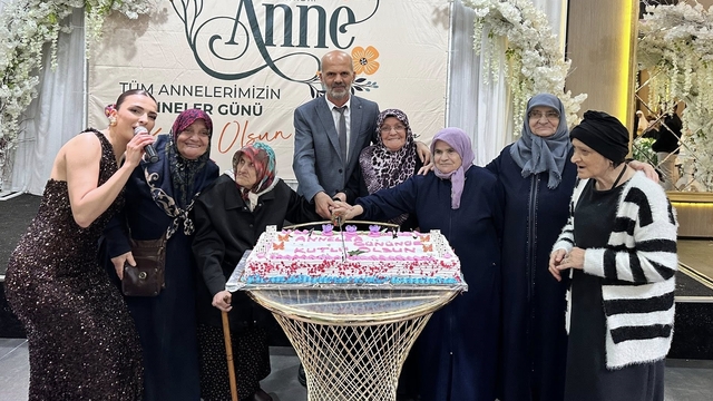 Ladik'te Anneler Günü kapsamında eğlence düzenlendi