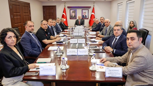 Adana'da hasarlı binalarla ilgili değerlendirme toplantısı yapıldı