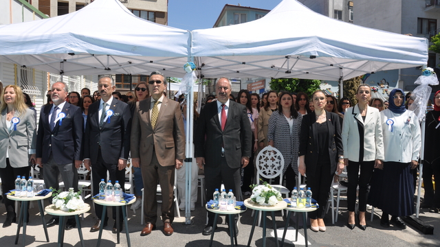 Eskişehir'de öğretmen annelere Anneler Günü programı düzenlendi