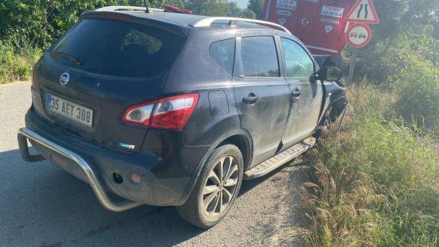 Ödemiş'te traktörle çarpışan otomobildeki 2 kişi yaralandı