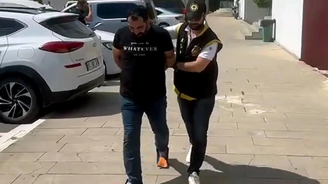 Yunanistan'a kaçan cinayet şüphelisi, polisin 'Cezanı vatanında çek' sözüyle teslim oldu