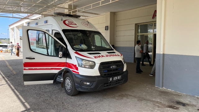 Şanlıurfa'da öğrencileri taşıyan minibüs ile tırın çarpıştığı kazada 9 kişi yaralandı