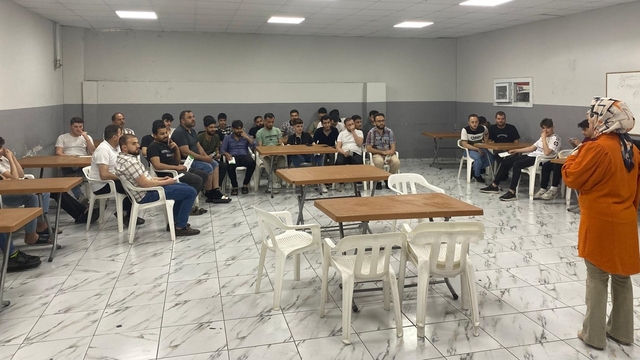 Yeşilay Kilis "Bağımsızlık Seferberliğini" fabrika işçilerine tanıttı