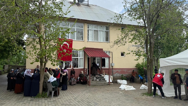 Uzman Çavuş Karadağ'ın şehadet haberi, Muş'taki ailesine ulaştı