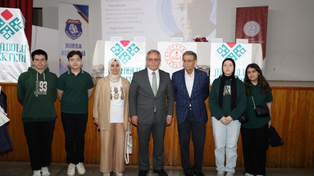 Bursa'da Anadolu Mektebi Bursa Bölge Programı sona erdi