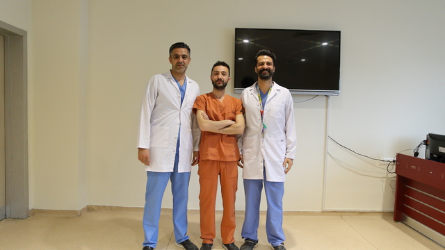 Eşinin hayatını Heimlich manevrasıyla kurtaran doktor ve meslektaşından acil müdahale tavsiyeleri