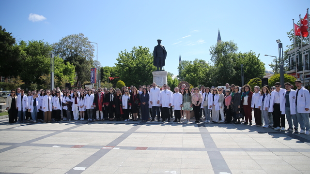 Edirne'de 14 Mayıs Bilimsel Eczacılık Günü dolayısıyla tören düzenlendi