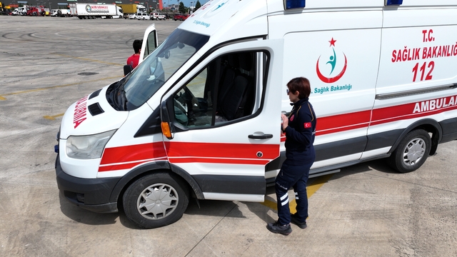 Kadın sağlıkçılar acil durumlarda ambulans direksiyonuna geçmek için eğitim aldı