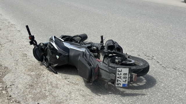 Gerze'de otomobille çarpışan motosikletin sürücüsü yaralandı