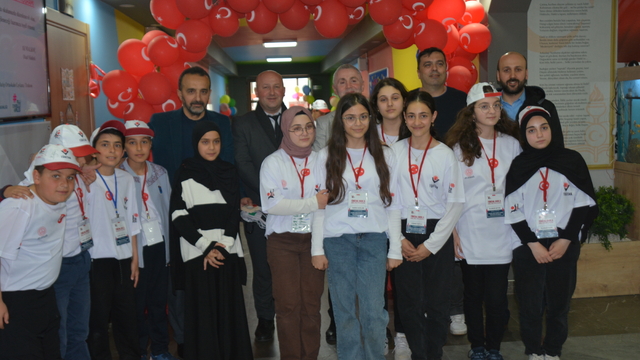 Çaykara'da TÜBİTAK 4006 Bilim Fuarı açıldı