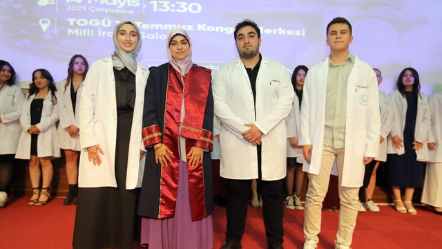 Tokat'ta eczacılık fakültesi öğrencileri beyaz önlük giydi