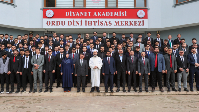 Diyanet İşleri Başkanı Erbaş, Ordu Dini İhtisas Merkezini ziyaret etti