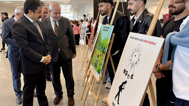 Yeşilay Kırşehir'de bağımlılıkla mücadele sergisi açtı