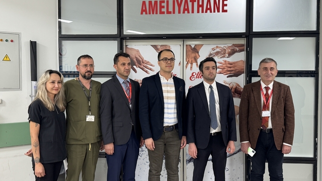 Samsun Eğitim ve Araştırma Hastanesi'nde ilk kornea nakli gerçekleştirildi