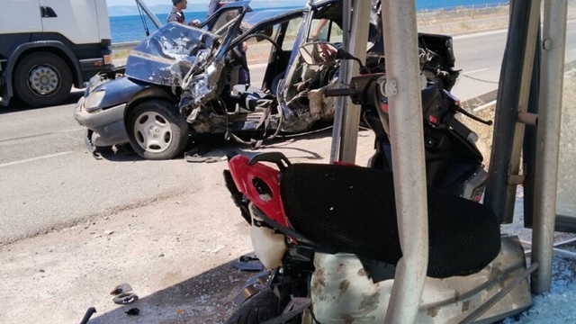 Ayvalık'ta zincirleme kaza; 4 yaralı