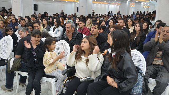 Milli Eğitim Bakan Yardımcısı Yılmaz, Hakkari'de özel gereksinimli öğrencilerle buluştu