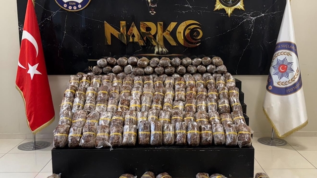 Van'da nakliye aracında 84 kilo 460 gram esrar ele geçirildi, 2 tutuklama