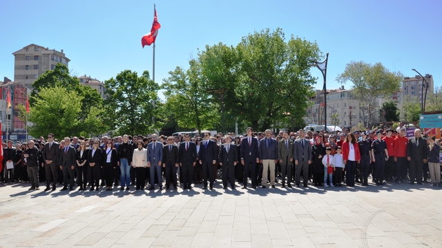 Kütahya'da Gençlik Haftası dolasıyla çelenk sunma töreni yapıldı