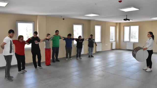 Tekirdağ'da halk oyunlarıyla sosyalleşen özel çocuklar Trakya şampiyonu oldu