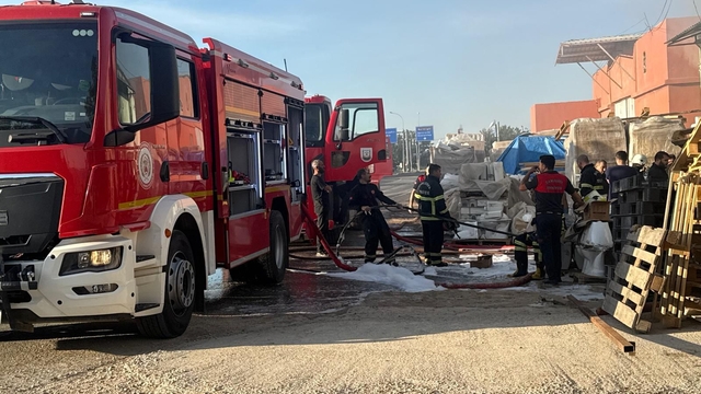 Şanlıurfa'da depoda çıkan yangın söndürüldü