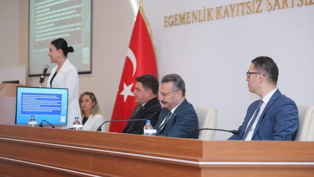 Eskişehir Valisi Aksoy, Ellerim Sesin Olsun Projesi kursiyerlerine sertifika verdi