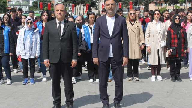 Bafra'da "Gençlik Haftası" çelenk töreniyle başladı